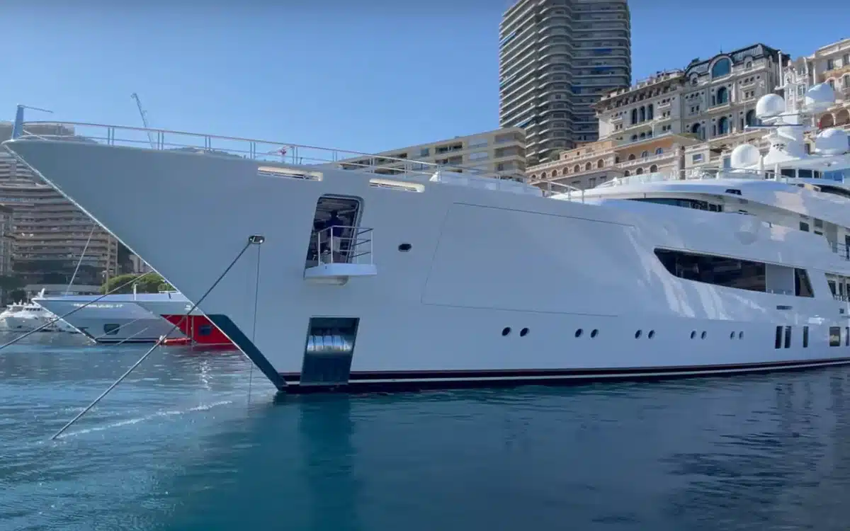 Billionaire's Yacht: Hollywood Hotspot