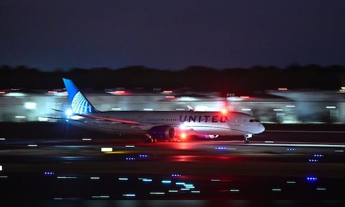 Boeing 787 Dreamliner Engine Failure: Mayday!