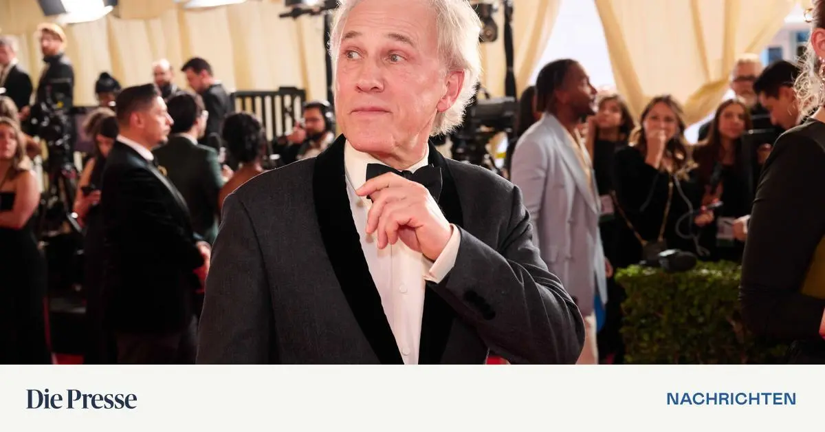 Christoph Waltz As Vampire Hunter In Dracula