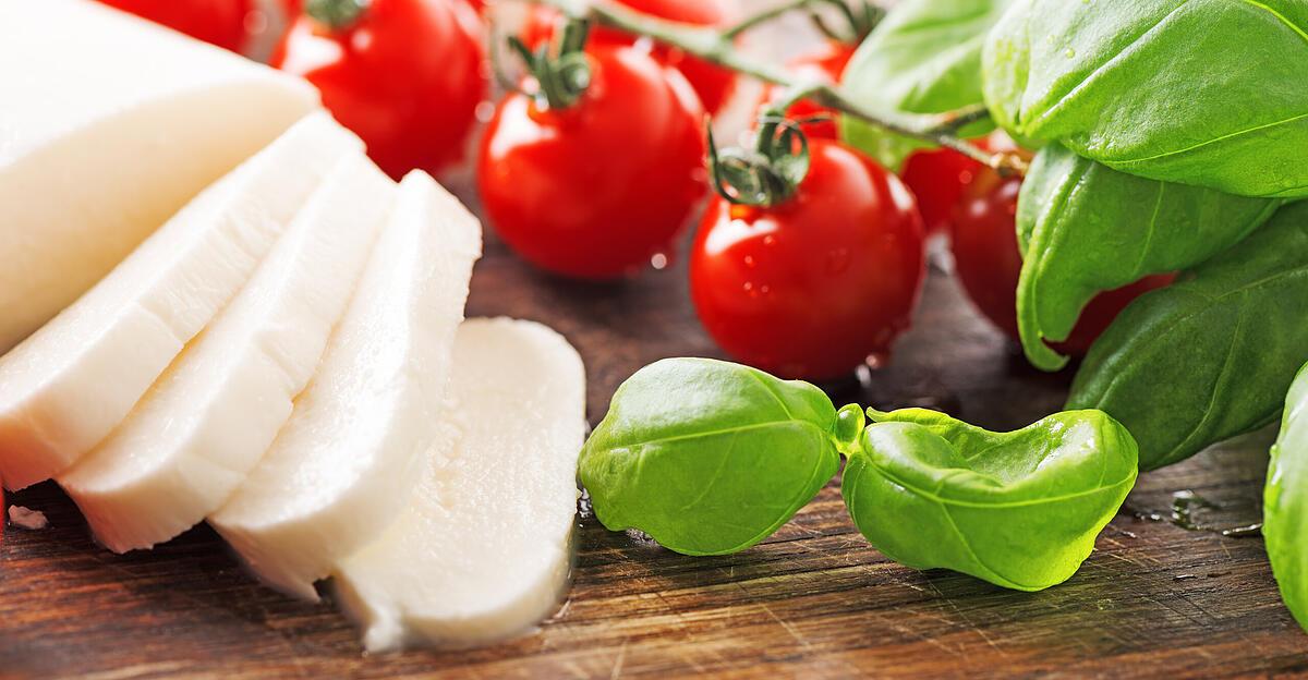 German Waiter Chokes On Mozzarella In Italy