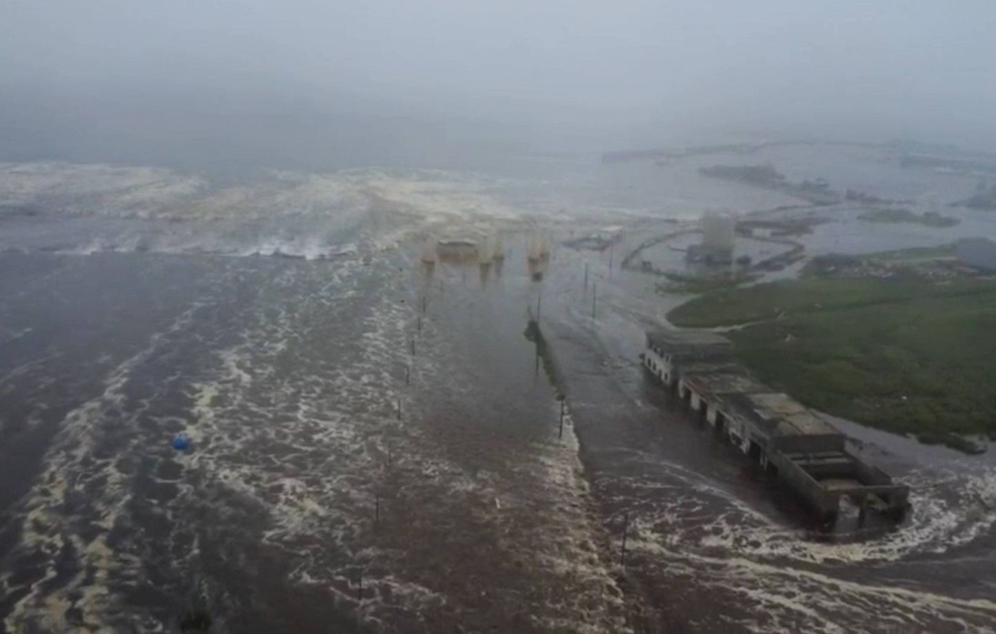 Hawaii Tsunami Alert: Hundreds Of Tourists Stranded