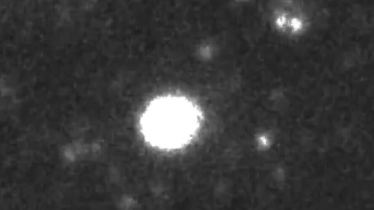 Interstellar Comet Speeds Through Space: New Telescope Footage