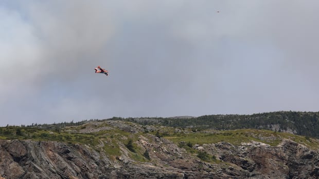 Kingston Fire: Bulldozers & Excavators Build Fire Guard