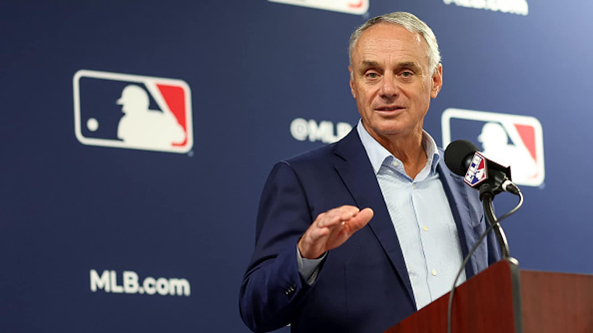 Manfred Downplays Harper-Phillies CBA Dispute