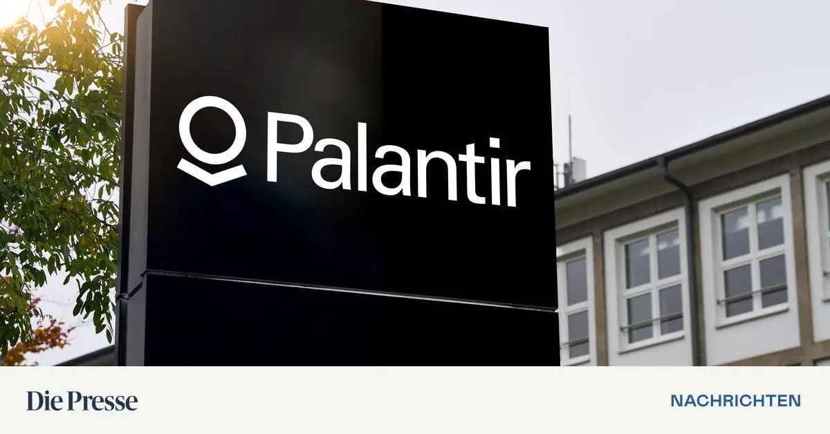 Palantir Raises Outlook Again: AI Boom Fuels Growth