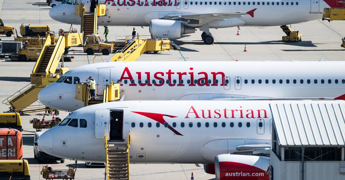 Passenger Threatens Crew After Emergency Slide Escape