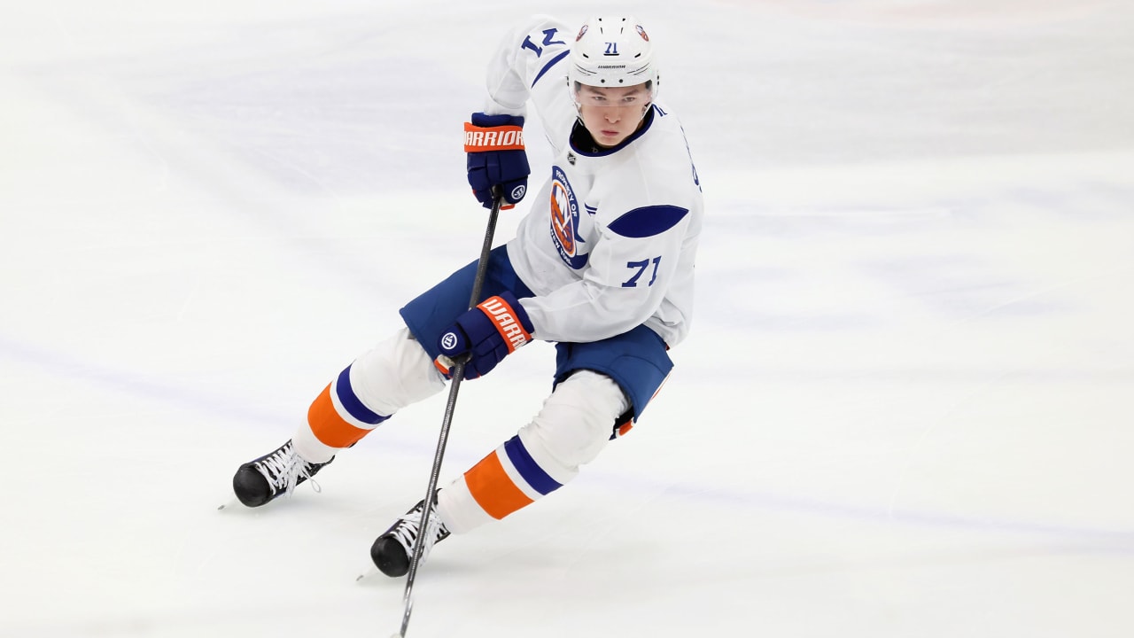 Schaefer Signs 3-Year Islanders Deal