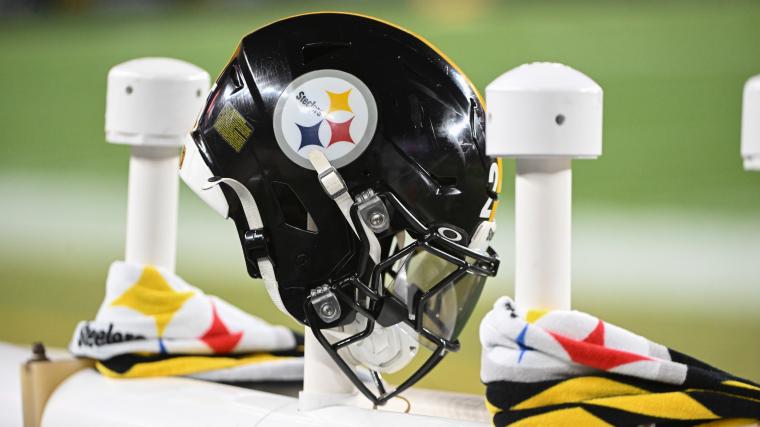 Steelers: Ideal Landing Spot For Veteran WR?