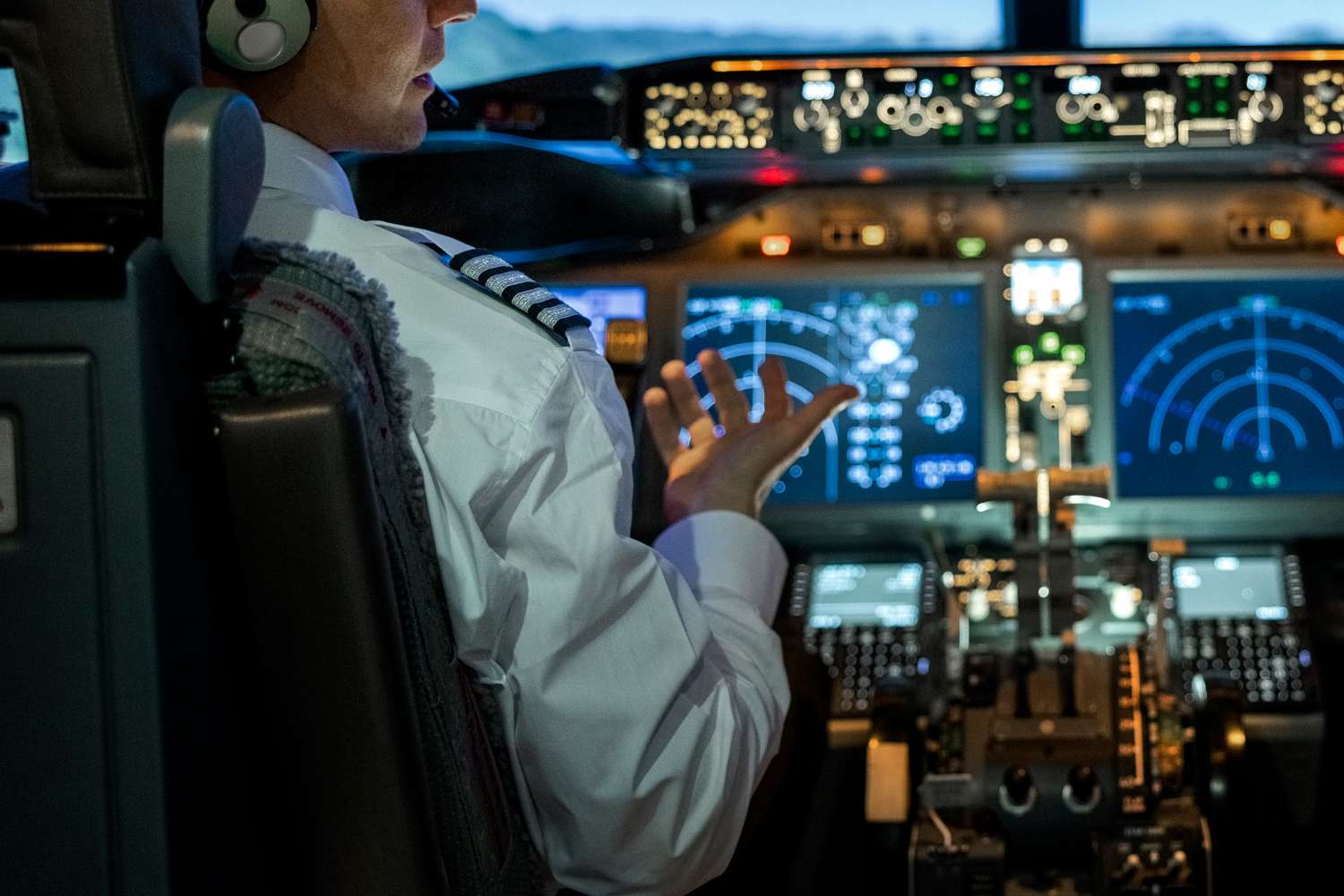 United Airlines Engine Failure: Mayday!